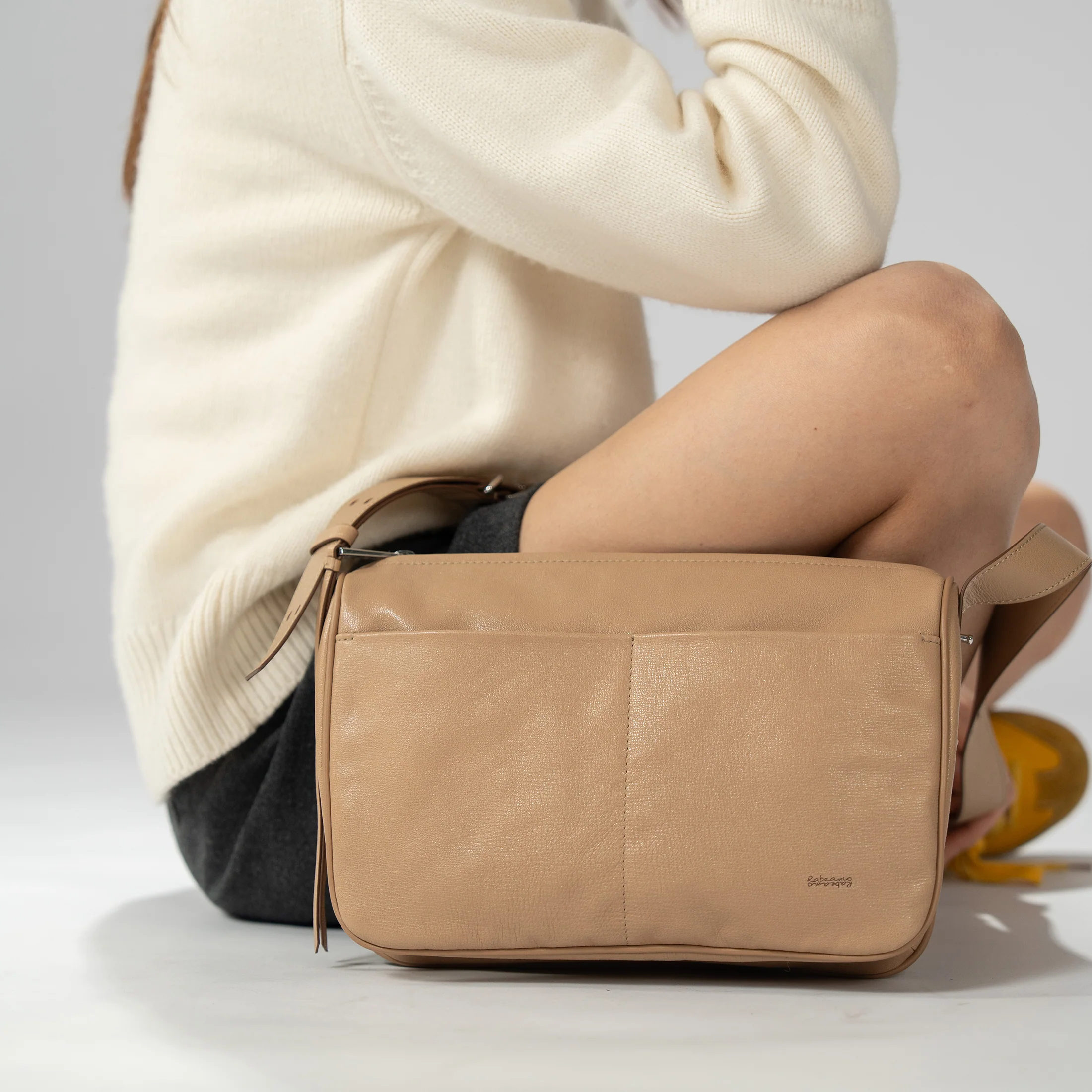 TESSERA Slip Pockets Shoulder Bag - Image 4
